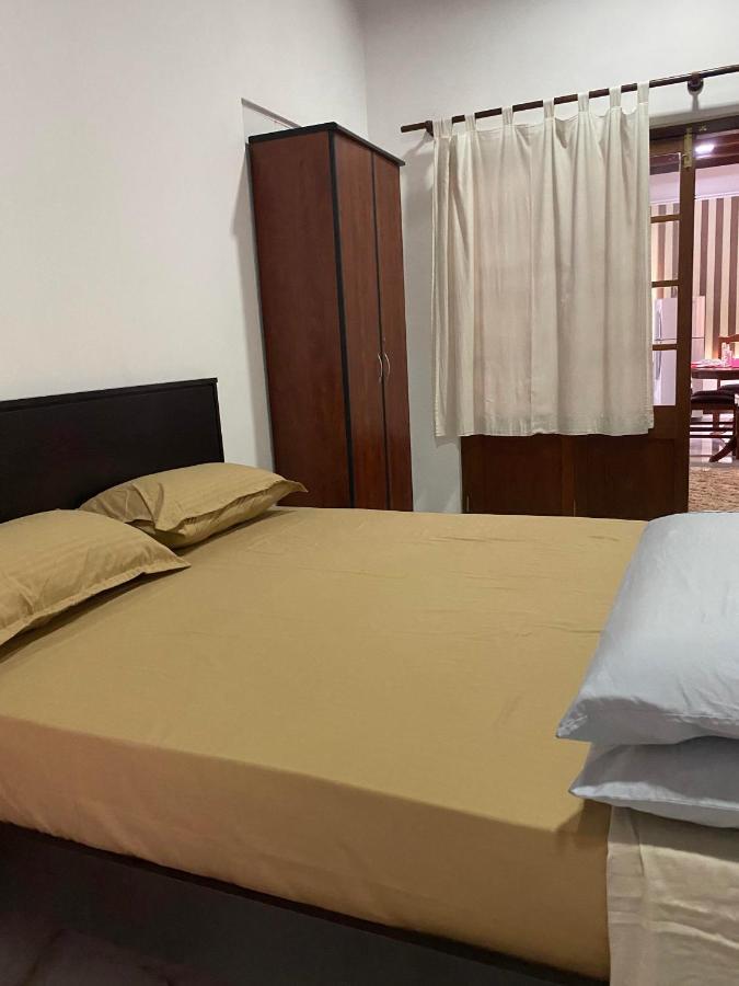 Ice Berg Apartment Dehiwala-Mount Lavinia Екстериор снимка