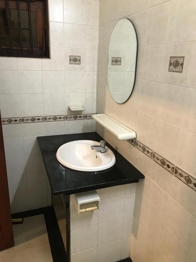 Ice Berg Apartment Dehiwala-Mount Lavinia Стая снимка