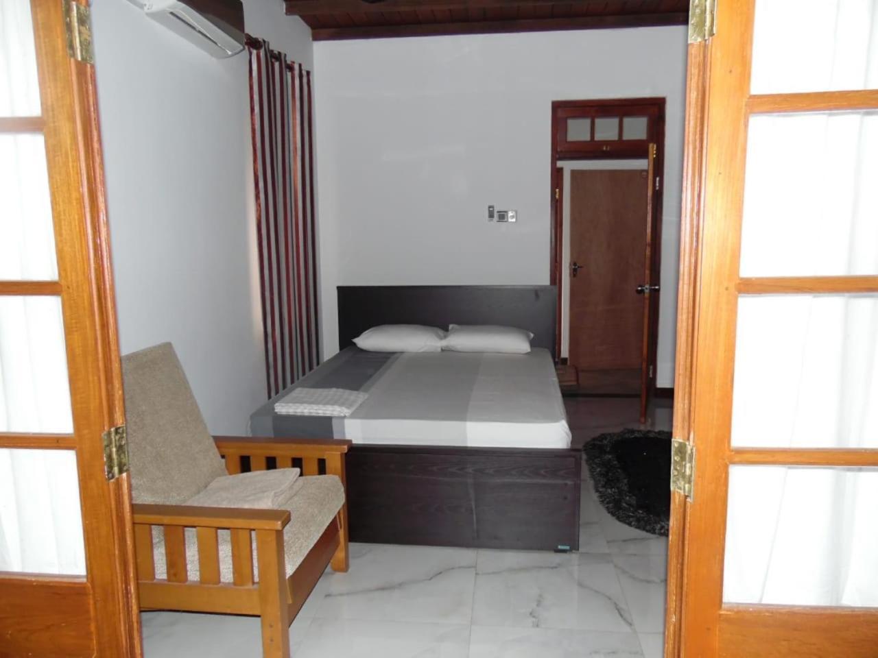 Ice Berg Apartment Dehiwala-Mount Lavinia Екстериор снимка