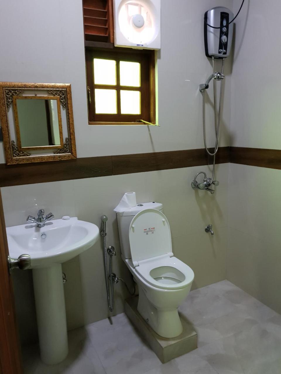 Ice Berg Apartment Dehiwala-Mount Lavinia Екстериор снимка