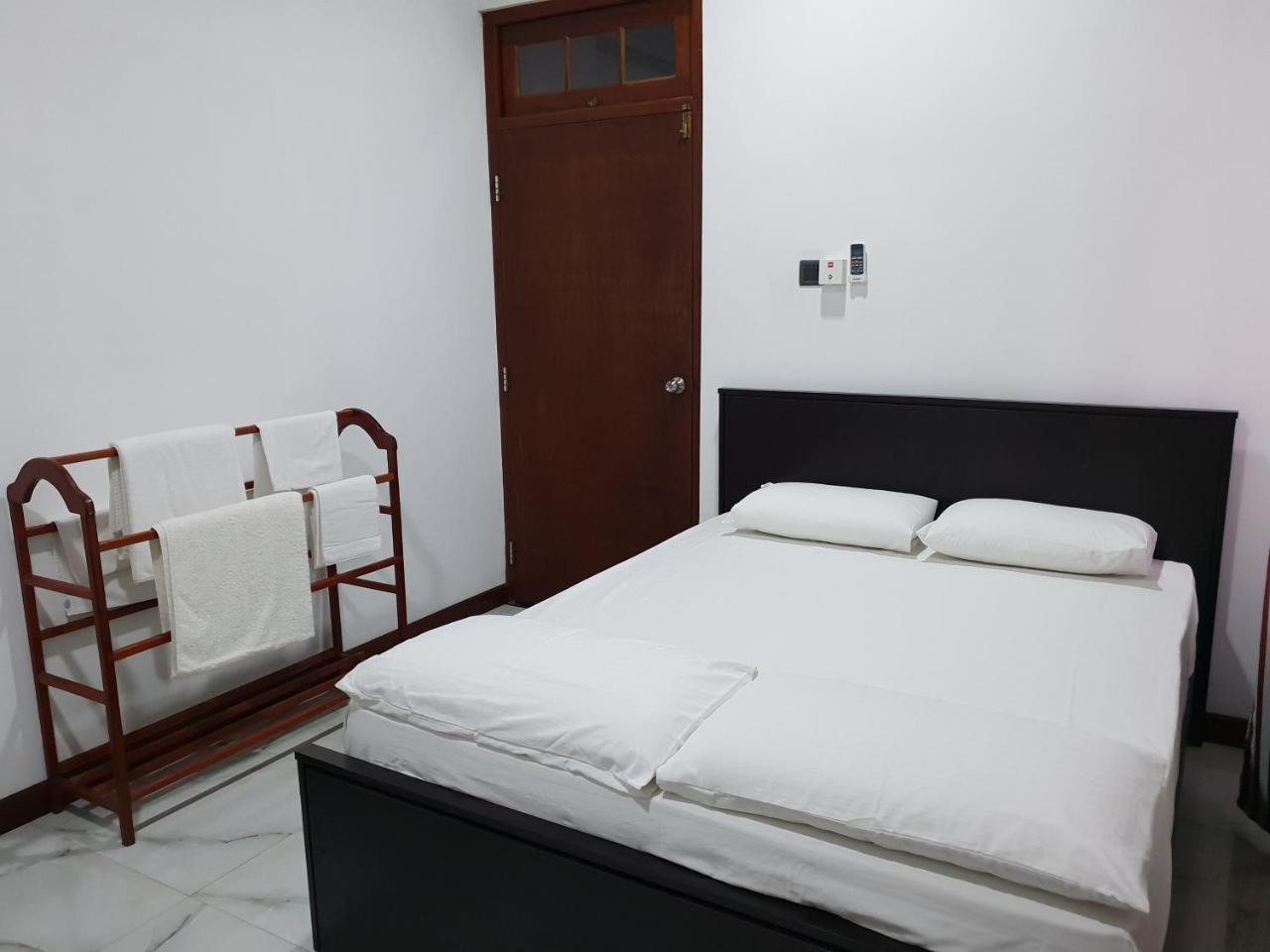 Ice Berg Apartment Dehiwala-Mount Lavinia Екстериор снимка
