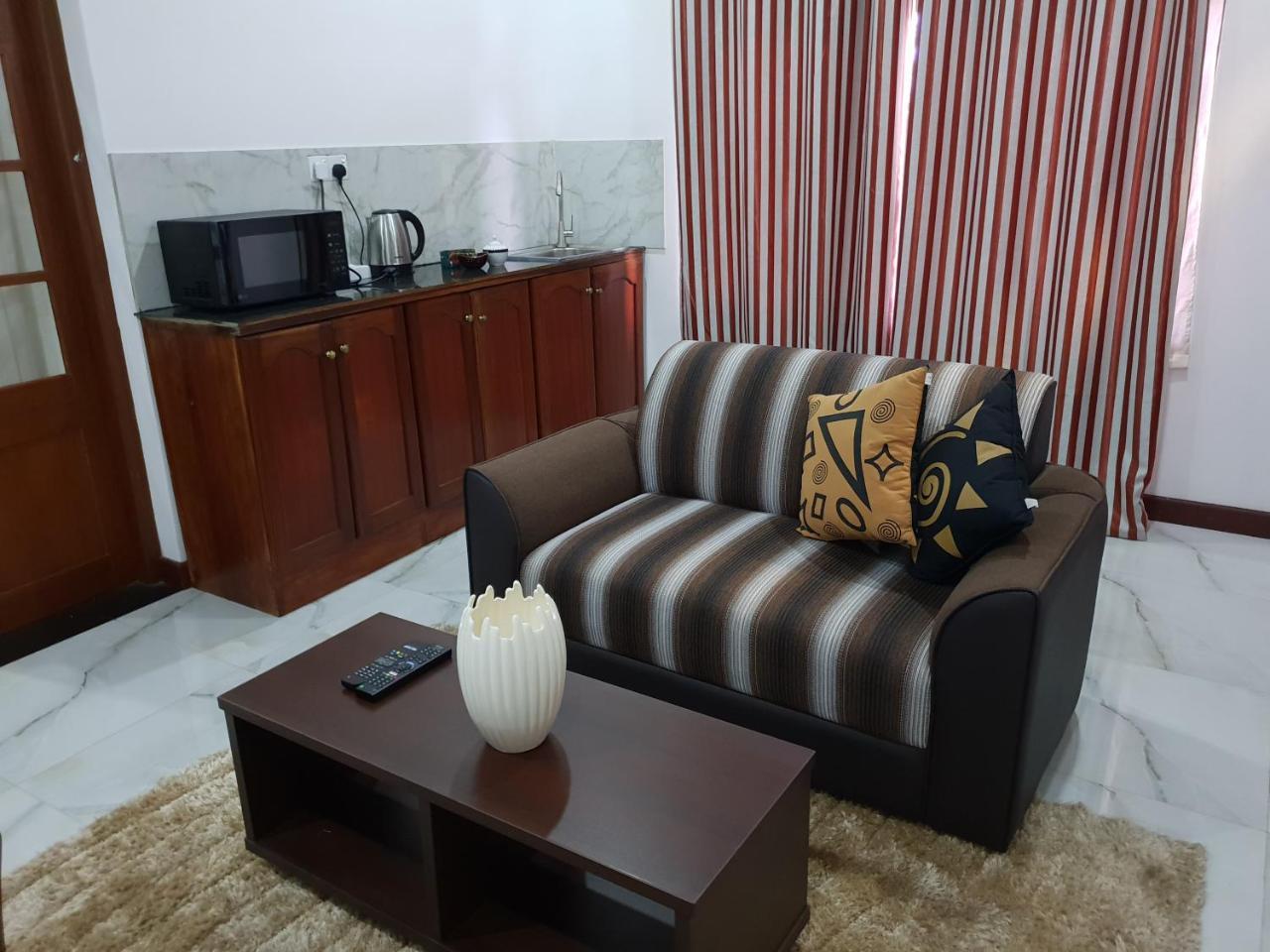 Ice Berg Apartment Dehiwala-Mount Lavinia Екстериор снимка