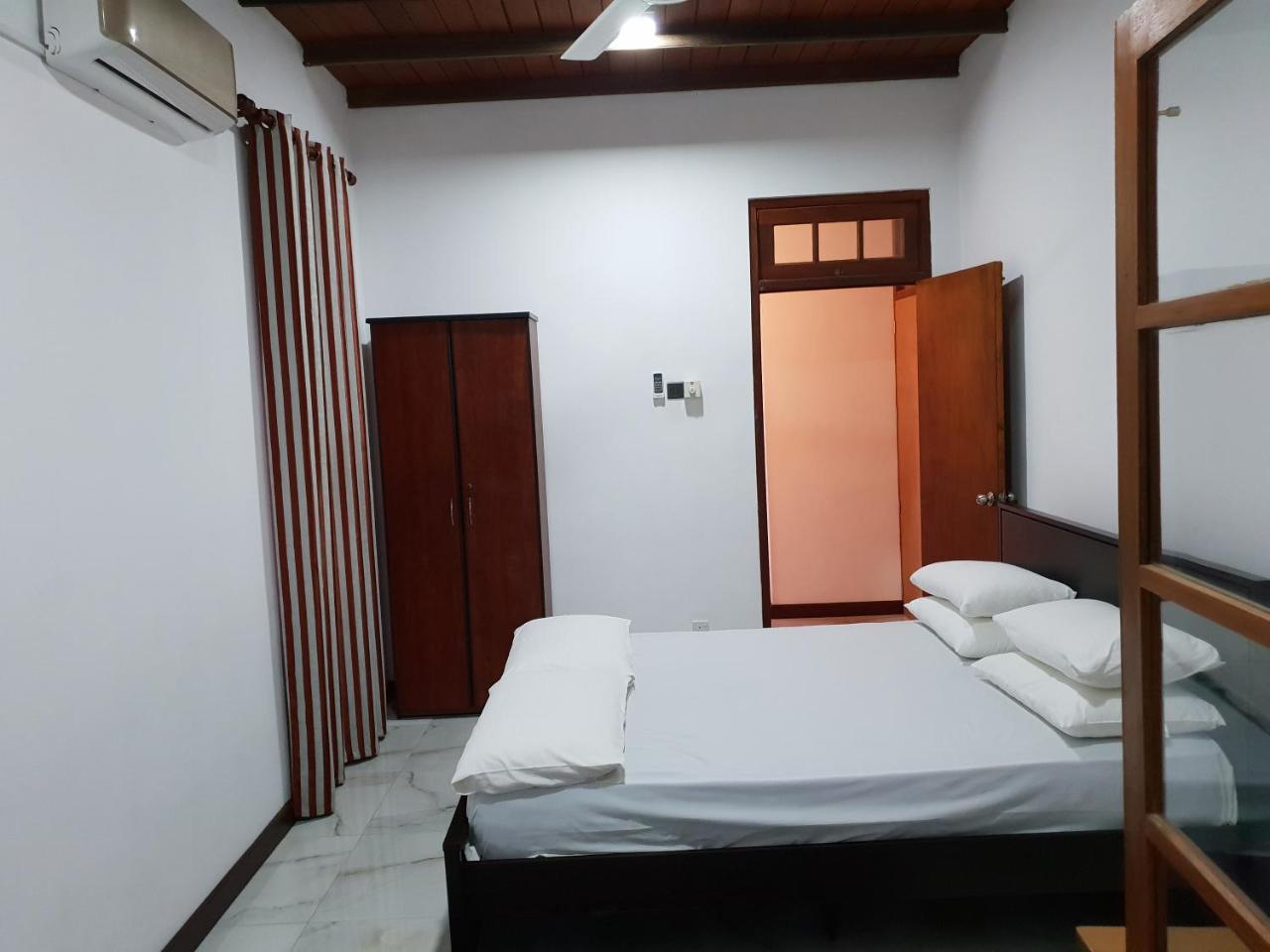 Ice Berg Apartment Dehiwala-Mount Lavinia Екстериор снимка