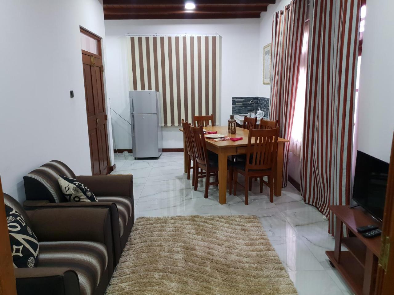 Ice Berg Apartment Dehiwala-Mount Lavinia Екстериор снимка