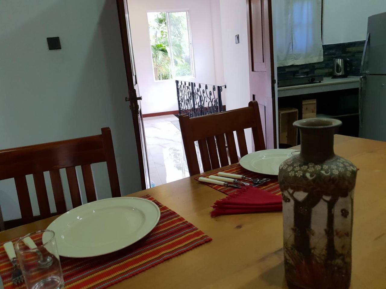 Ice Berg Apartment Dehiwala-Mount Lavinia Екстериор снимка