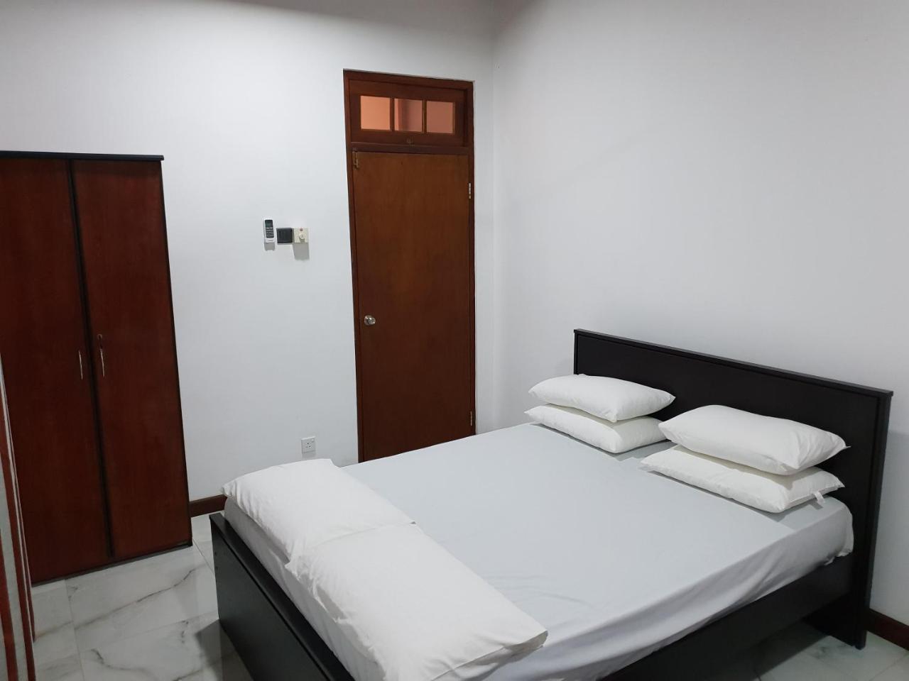 Ice Berg Apartment Dehiwala-Mount Lavinia Екстериор снимка