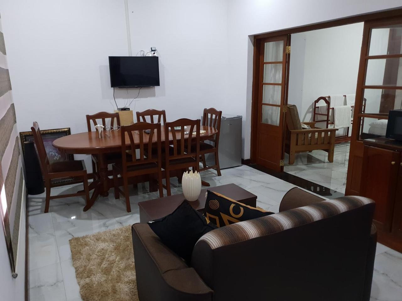 Ice Berg Apartment Dehiwala-Mount Lavinia Екстериор снимка