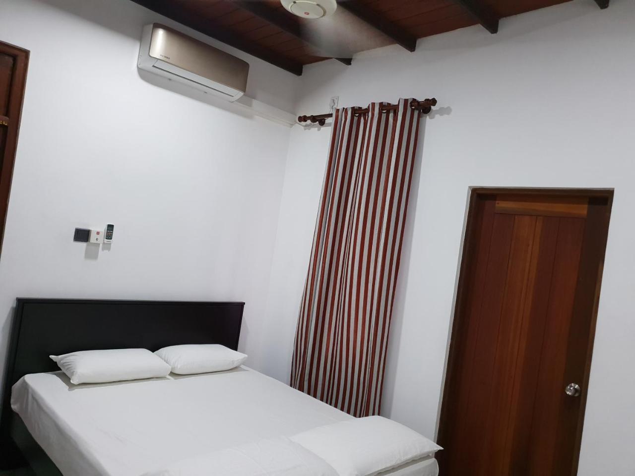 Ice Berg Apartment Dehiwala-Mount Lavinia Екстериор снимка